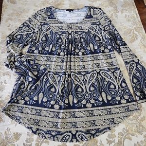 Beautiful blouse that is very comfortable. Airy & lightweight.  Great for spring